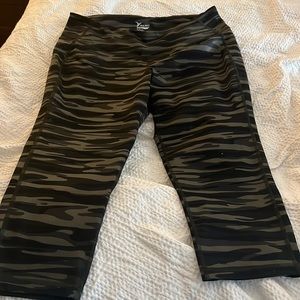 Old Navy Go Dry Crop Leggings